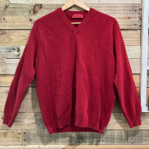 halifaks Other - HaliFaks Red Sweater (Winter clothing):
Winter fashionCold weather clothing